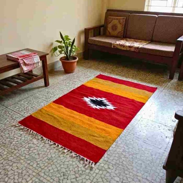 Shatranjy/ handloom rug: size 29''x49.5