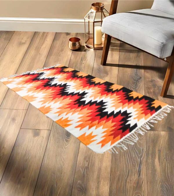 Shatranjy/handloom carpet: 3x5ft