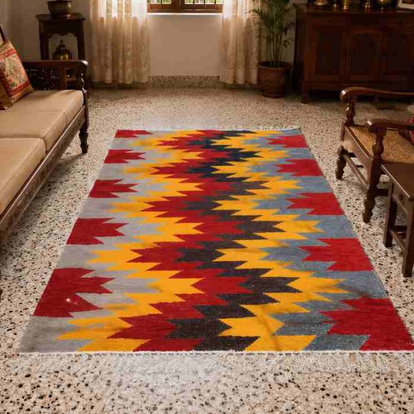 Shatranjy/ handloom carpet: size 3x5ft