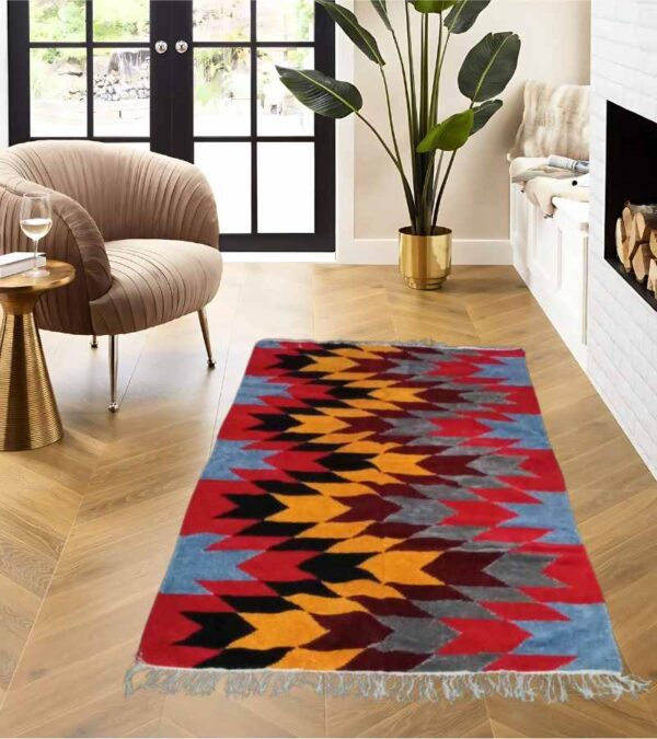 Shatranjy/ handloom carpet: size 3x5ft