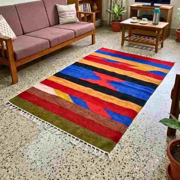 Shatranjy/handloom rug: size 29''x47''