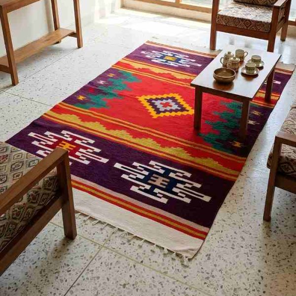 Shatranjy/ handloom carpet: size 4x6 ft