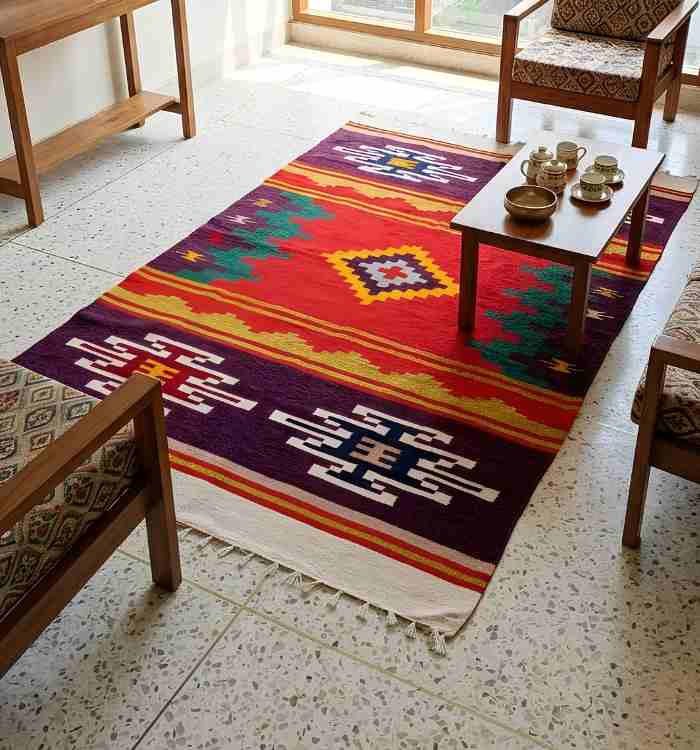 Shatranjy/ handloom carpet: size 4x6 ft