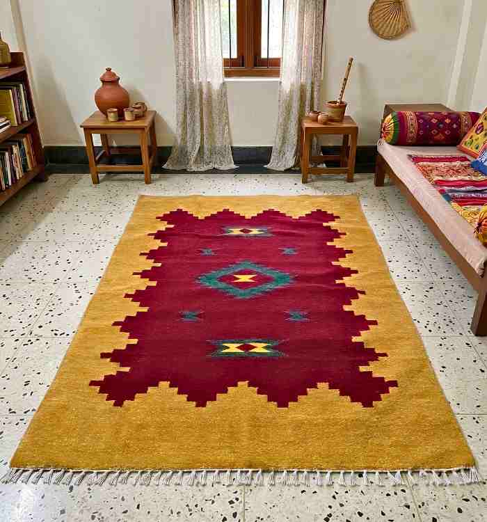 Shatranjy/ handloom carpet: size 47.5''x72''