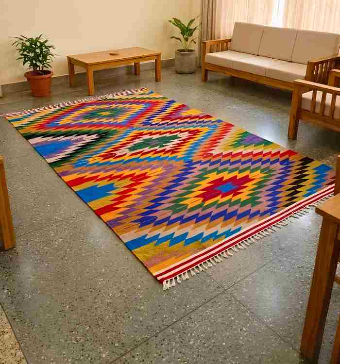 Shatranjy/ handmade carpet: size 59''x85''